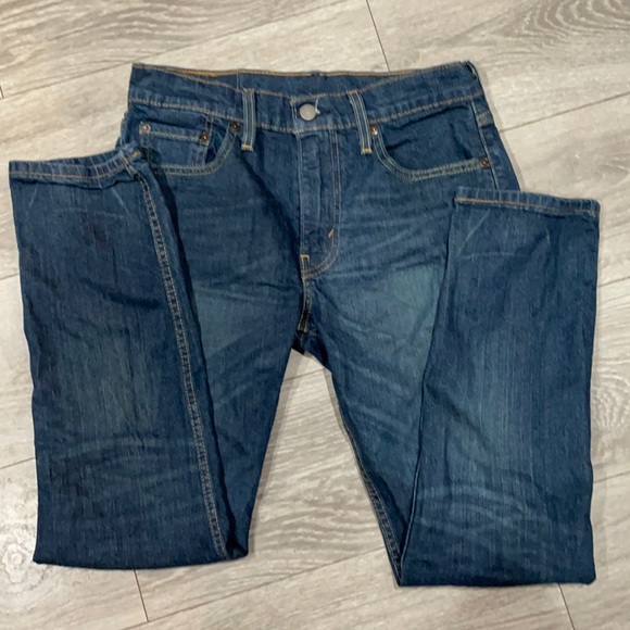 Men’s Levi Jeans - Picture 2 of 3